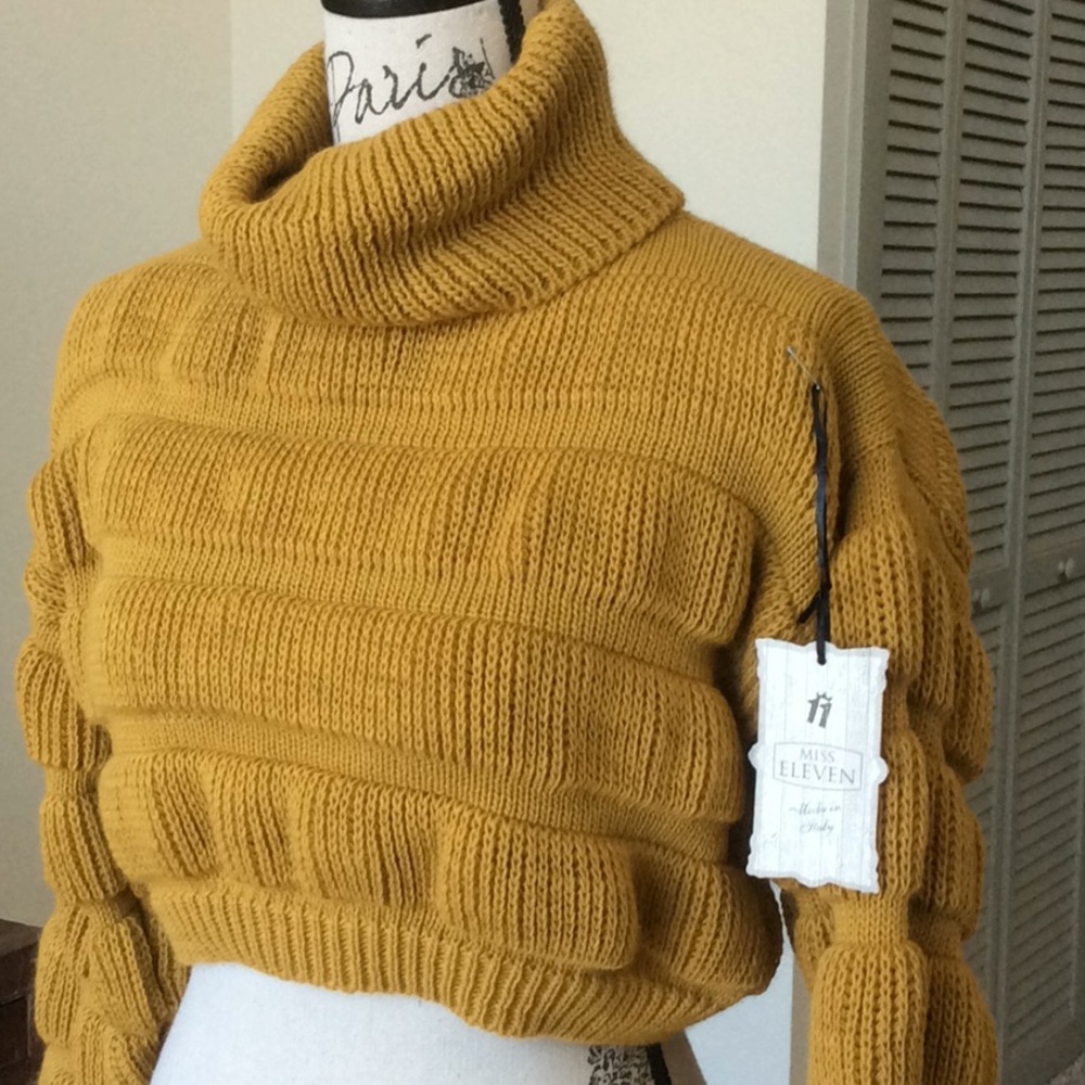 💋 Cropped Turtleneck Sweater 💋 - Picture 8 of 8